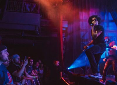 The fans gaze in awe as William DuVall greets them on stage with Alice in Chains. Photo: Talyn Sherer