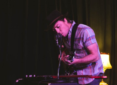 Tone playing guitar and providing vocals on two seperate setups for the audience at Urban Lounge. Photo: @LMSORENSON