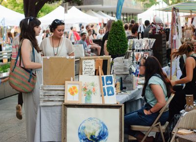 An artist chats with customers at DIY Fest. Photo: @snowlenda