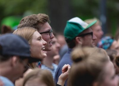 Crowd members singing along. Photo: @Lmsorenson