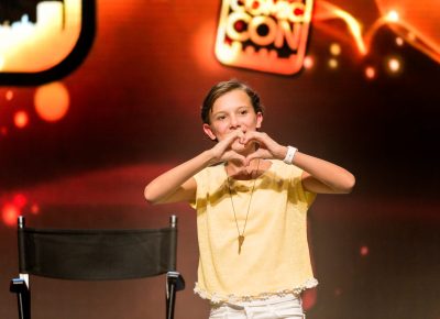 Millie Bobby Brown, who portrays Eleven on the hit series Stranger Things, tells the Salt Lake Comic Con audience that she "hearts" them. Photo: @Lmsorenson