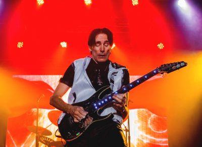 Steve Vai crafted a synesthesia-like experience through every note he played. Photo: Talyn Sherer