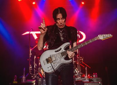 Steve Vai asks for a moment from the crowd as he prepares to unleash a guitar solo that melted the faces of at least three people in the front row. Photo: Talyn Sherer