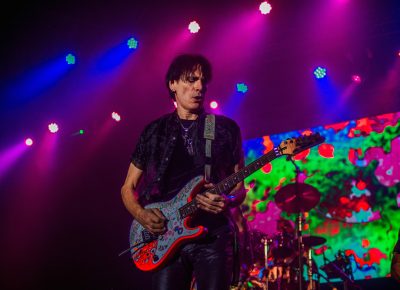 Steve Vai performs like a human version of a psychedelic drug. Photo: Talyn Sherer