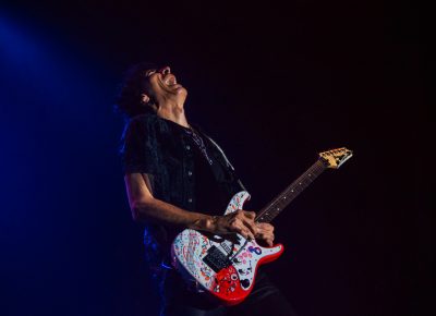 Even without a mic set up, you could hear the sounds of Steve Vai’s soul escaping his body. Photo: Talyn Sherer