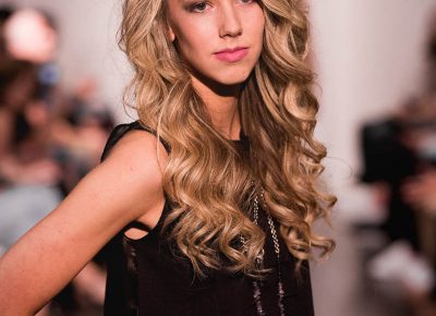 Perfect pairing of long curls and long, form-fitting attire. Photo: Lmsorenson.net