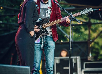 A little duet time with Bridgers and her guitarist. Photo: johnnybetts.com