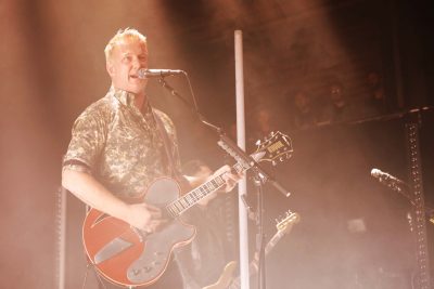 Lead singer Josh Homme rocking out while providing vocals for Queens of the Stone Age. Photo: Lmsorenson.net