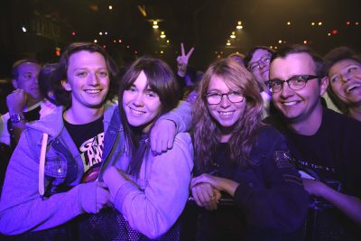 Austin, Charlotte, Mckynna and Cole, having been at the venue for hours and hours before the show, are now up front and ready for the music to begin. Photo: Lmsorenson.net