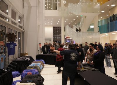 Long lines for beers and T-shirts. Photo: Lmsorenson.net