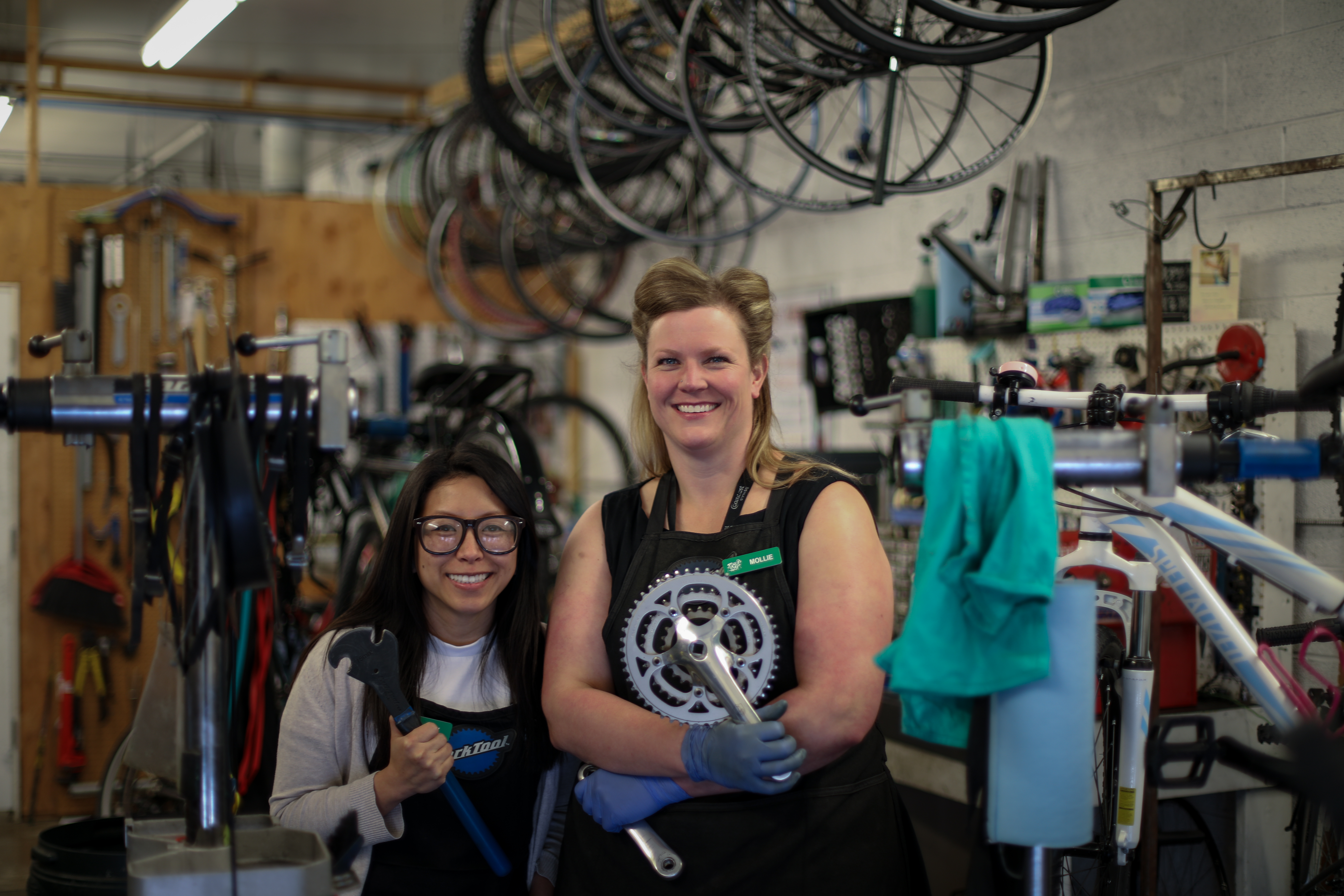 (L–R) SLCBC Volunteer and Program Coordinator Amy Wiscombe and Head Mechanic Mollie Bourdos.