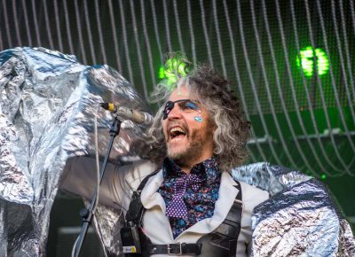 Wayne Coyne rocks a tinfoil-like cape. Photo: ColtonMarsalaPhotography.com