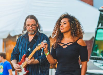 A unique blend of cover songs rang throughout the Gateway, keeping both Tastemakers attendees and surrounding shoppers hyped up. Photo: Talyn Sherer