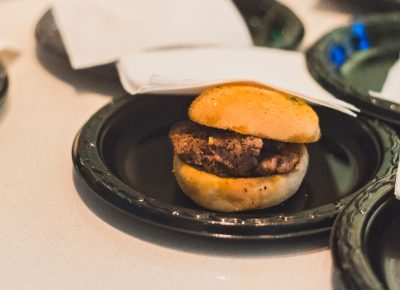 Ruth’s Chris Steakhouse hands out the yearly tasting of their steak sandwich with a toasted garlic bun. Photo: Talyn Sherer