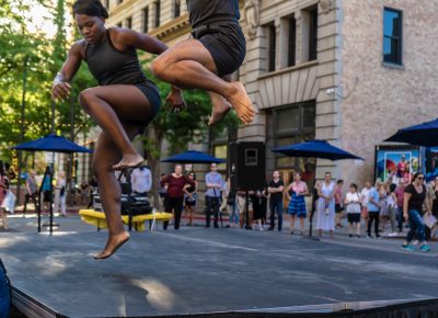 Modern dance from RDT. Photo: Randy Roberts