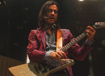 Brian Bell gets lost in the moment while performing Undone – The Sweater Song.
