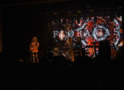 Husband and Wife duo Flora Cash closing out their set.