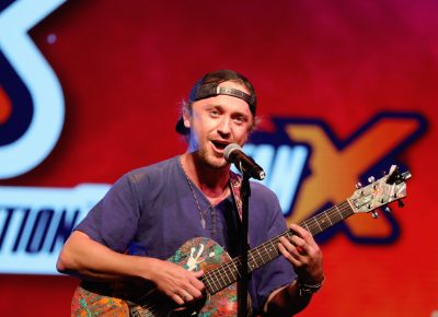 Actor Tom Felton of Harry Potter fame treats the audience to some songs after taking a few extra minutes answering fan questions. Photo: @Lmsorenson