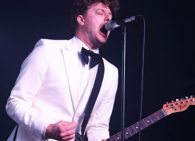 Providing back-up vocals as well as guitar for The Hives: Niklas Almqvist. Photo: @Lmsorenson