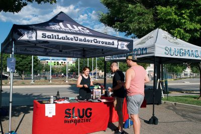 Attendees sign up for the SLUG Picnic raffle for a chance to get exciting gifts from the event's sponsors.