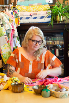 With Harper Made, Jamie Harper is drawn to the clashing of eras, combining softer, modern hues with flashy, ‘40s and ‘50s patterns to explore her sense of style.