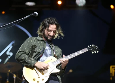 Guitarist Zack Feinberg on stage in Salt Lake City. (Photo: LmSorenson.net)