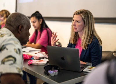Noella Sudbury of Rasa Legal chats with a client at an expungement clinic. Photo: Victoria Hills