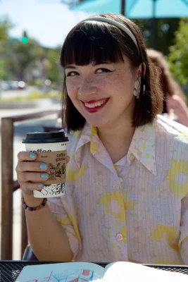 Summer Buckshaw holding a coffee