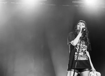 Lauren Mayberry commands the audience's attention. Photo: Derek Brad.