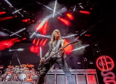 Rex Brown is having fun looking out over the fans.