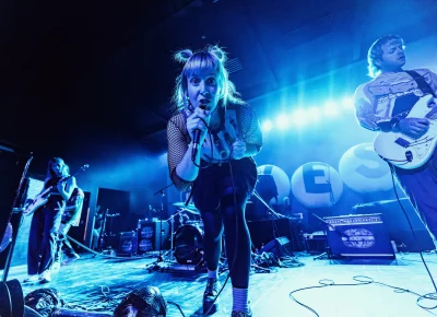 Snõõper lead singer Blair Tramel leaning into the camera, on stage at the Union Event Center in Salt Lake City.