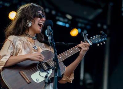Little Moon singer Emma Hardyman howls into the mic.