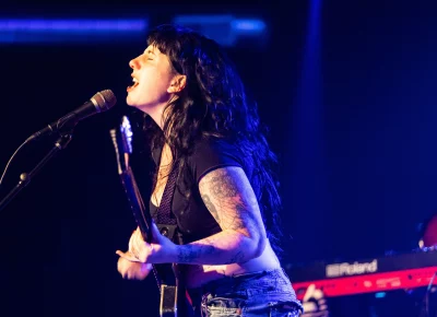 Hartzman never let up throughout the show.