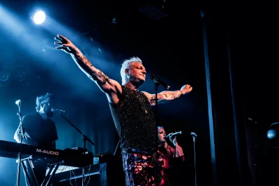 Andy Bell on stage performing.