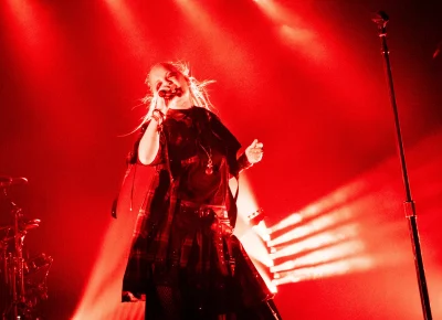 Garbage performing at The Complex.