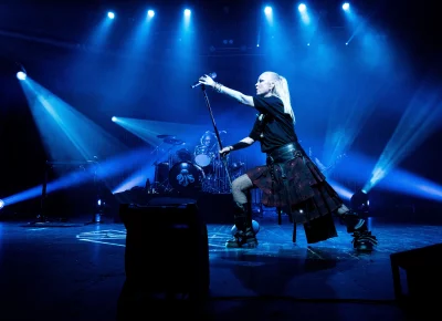 Garbage performing at The Complex.