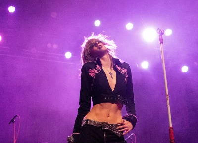 Starcrawler opening for Garbage at The Complex.