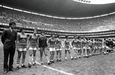 Tan cerca de las nubes, directed by Manuel Cañibe