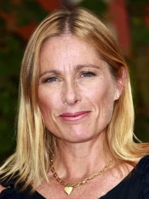 Director Tamra Davis looking powerful for the camera.