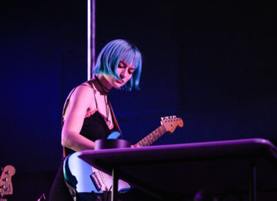 Solo artist Oxis with guitar