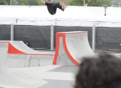 Gavin Bottger, Frontside Air with an onlooker